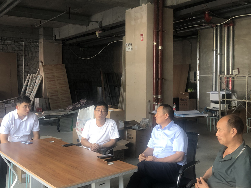 圖為：北園春欣盛物業(yè)召開(kāi)安佳大廈酒店裝修施工現場(chǎng)安全會(huì )議3-3_副本.jpg