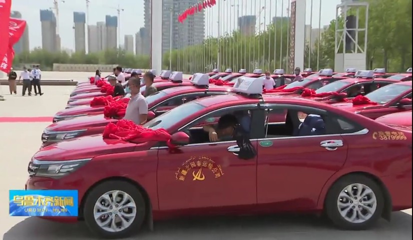 圖為：嶄新的傳祺GA4出租車(chē)在新疆國際會(huì )展中心交車(chē)_副本.jpg