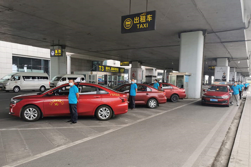 圖為：北園春運輸公司機場(chǎng)保障出租車(chē)隊_副本.jpg