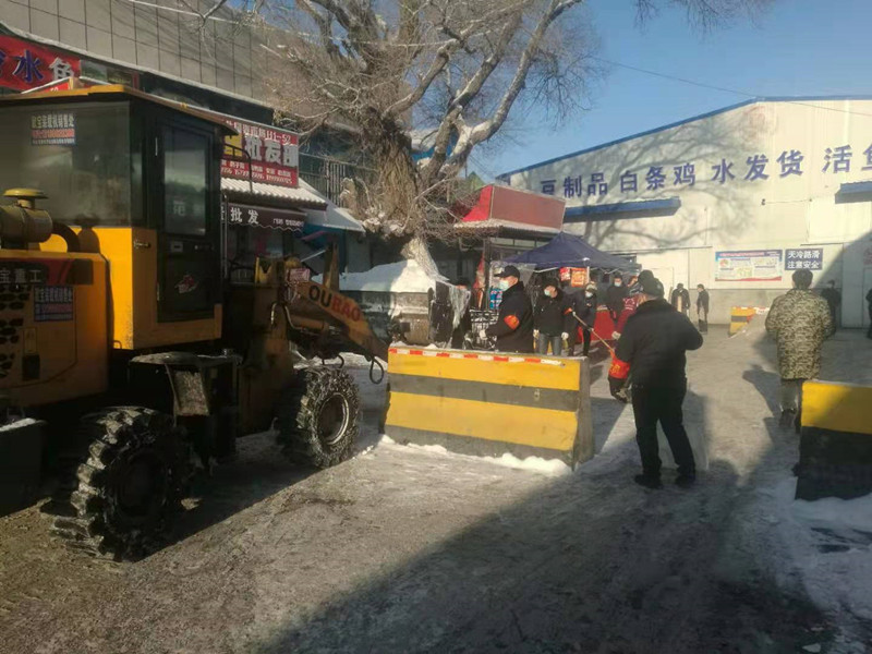 圖為：副食市場(chǎng)掃雪現場(chǎng)_副本.jpg