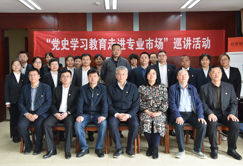 圖為：自治區工信廳領導和集團全體黨員黨史學習合影留念_副本.jpg