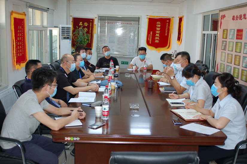 圖為：自治區交通運輸廳考核專(zhuān)家組復驗運輸公司_副本.jpg